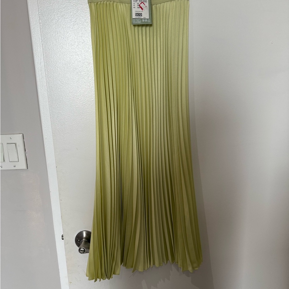 H&M Light Green Pleated A-Line Skirt